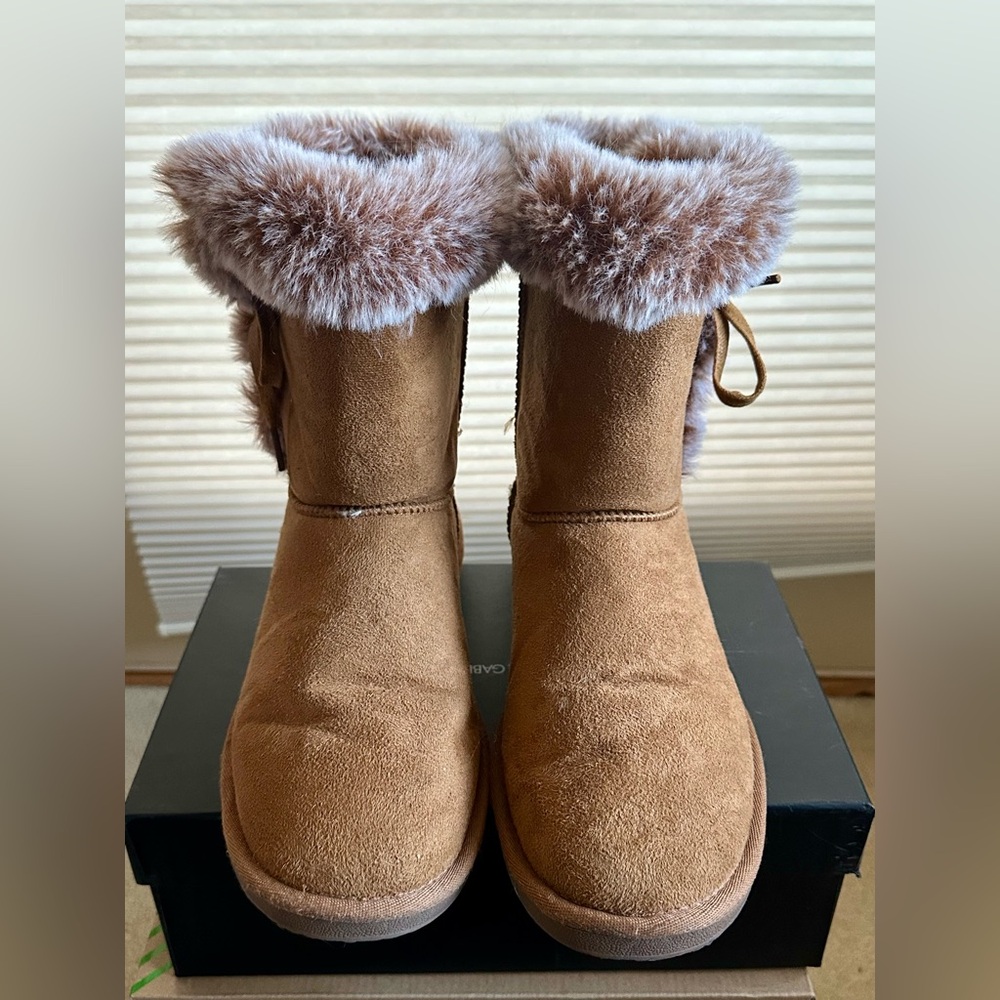 Cozy Tan Fur-Trimmed Winter Boots
